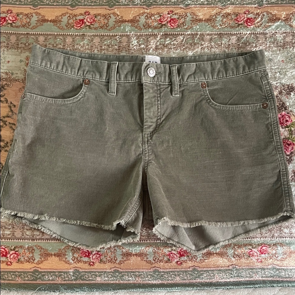 GAP|Sage Green Women's Frayed Corduroy Shorts|Size 12|EUC